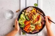 حذف وعده غذایی چه بلایی سرتان میاورد!