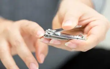 ناخن گرفتن در شب‌ خطر دارد؟