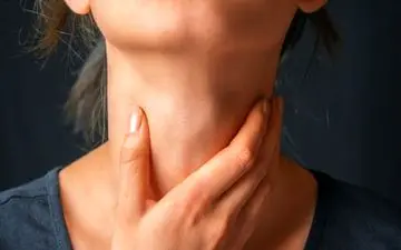 چرا احساس می کنم لقمه در گلوم گیر کرده؟