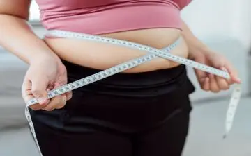 قاتل نامرئی اندام‌های داخلی؛ ۴ عادت روزمره که چربی خطرناک شکمی را افزایش می‌دهند