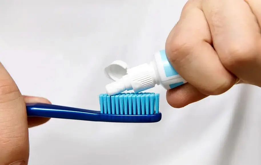 از بین بردن لک صورت با خمیردندان