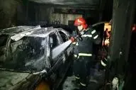 اطفاء حریق ۵ خودرو سواری درون تعمیرگاه مکانیکی در شیراز