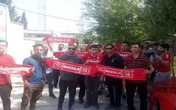 تجمع اعتراض‌‌آمیز هواداران نساجی مقابل استانداری 