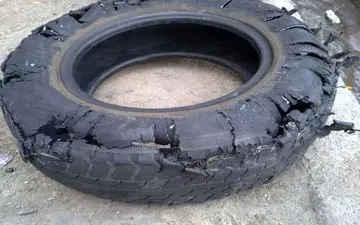 از بین رفتن چهره تعمیرکار پس از انفجار وحشتناک تایر + فیلم