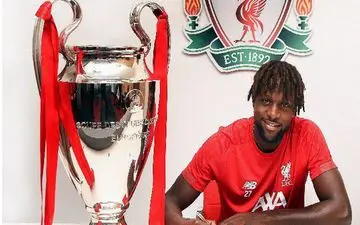 ستاره لیورپول قراردادش را تمدید کرد