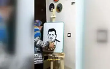  نقاشی چهره علی دایی با توپ فوتبال