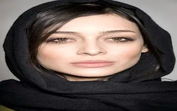 وقتی خانم بازیگر برای دیدن بازی "پرسپولیس" به ورزشگاه رفت + عکس