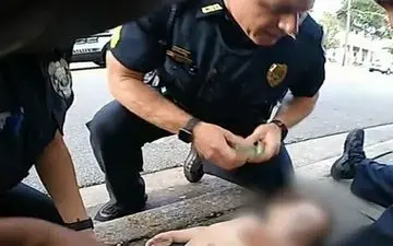 نجات معجزه‌آسای نوزاد مرده به دست تیم پلیس