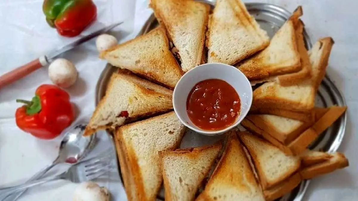 طرز تهیه اسنک گوشت و قارچ؛ فستفود خوشمزه با پنیر پیتزا