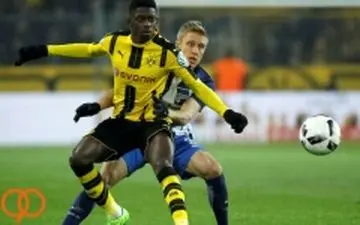 به میدان رفتن ۳۰ بازیکن در یک مسابقه فوتبال 