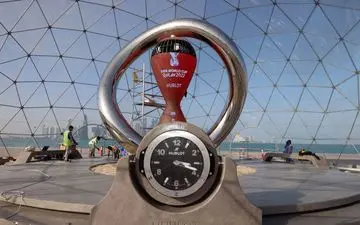 برای تماشای بازی های تیم ملی در جام جهانی؛ برخی بازیگران و خواننده های ایرانی به صف شدند