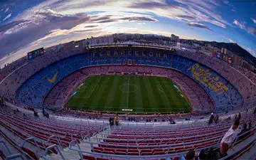 رسمی؛ بازگشت ستاره محبوب به بارسلونا + عکس