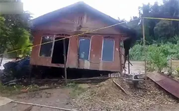 خانه‌ای که در آب رودخانه غرق شد + فیلم