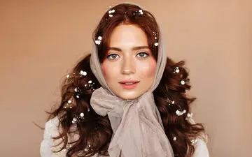 چطور با انتخاب مدل مناسب جلوی مو، شیک‌تر باشیم؟/ بهترین مدل‌های جلوی مو برای زیر شال و روسری