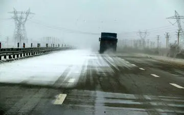 یخبندان در جاده‌های دو استان