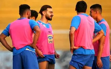 ناراحتی تعدادی از استقلالی‌ها از نیمکت‌نشینی باقری