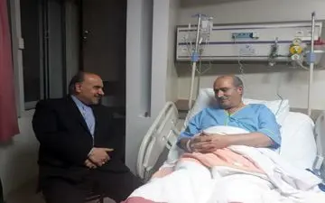  عیادت وزیر ورزش و جوانان از رییس فدراسیون فوتبال 