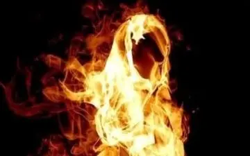عشق مرگبار زن مطلقه به پسر جوان/ او خودش را به آتش کشید!+جزئیات