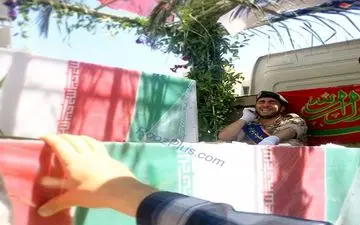 عکسی تأثیربرانگیز از حاشیه تشییع پیکر شهدای حادثه تروریستی