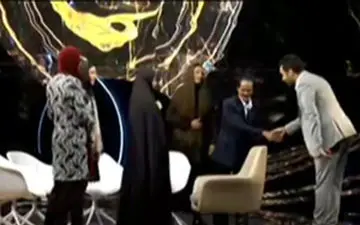 لحظه احساسی دیدار خواهران منصوریان با پدر بعد از سال‌ها دوری + فیلم