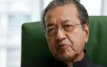 پلیس مالزی در ادامه بررسی پرونده فساد مالی، خانه بستگان «رزاق» را تفتیش کرد