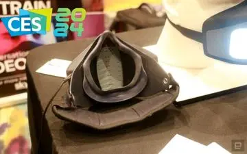 با این ماسک می شود در کتابخانه با تلفن صحبت کرد