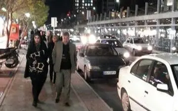 پس از زمین لرزه؛ مردم کرمان به مساجد مقاوم پناه بردند