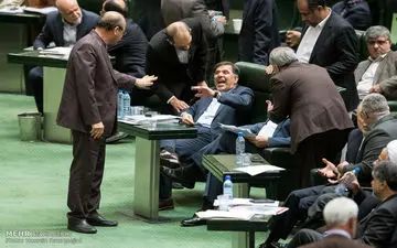 تکرار تجربه احمدی نژاد-قالیباف با آخوندی-روحانی!