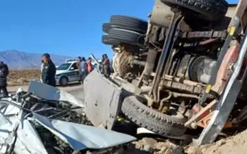 میکسر روی پراید واژگون شد /3 عضو کادر بهداشت‌ و درمان رابر کشته شدند