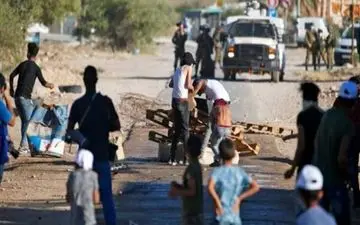 به آتش کشیدن خودرو نظامیان صهیونیست + فیلم