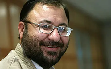 بعید است روحانی تن به شفافیت مالی دهد 