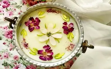 طرز تهیه فرنی گل محمدی |مقوی و خوشمزه برای میان وعده!