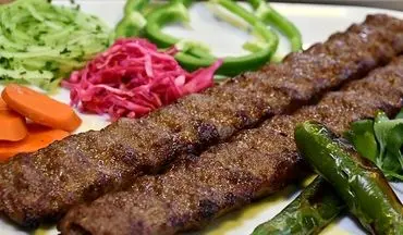 کباب کوبیده با گوشت گوساله؛ دستور رستورانی برای طعمی حرفه‌ای در خانه
