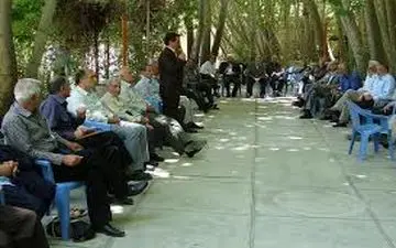 صف 100ساله کارگران بازنشسته کرمانشاه برای دریافت وام 2 میلیونی!