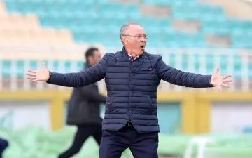 موقعیت سرمربی فولاد به خطر افتاد