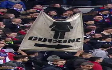 زن ها در آشپزخانه، مرد‌ها در ورزشگاه