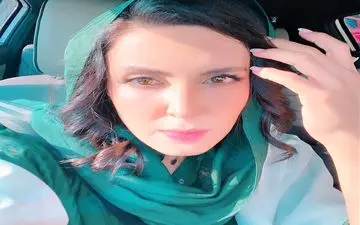 بغل کردن مرد غریبه در مراسم عروسی توسط لیلا بلوکات