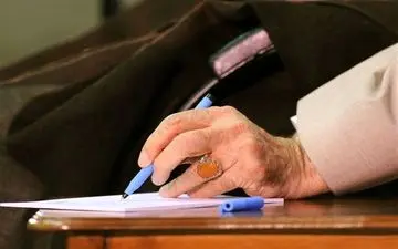 وضو یا تیمم با وجود آرایش و لاک ناخن صحیح است؟

