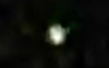 پرسه مخفیانه یوفوی درخشان در آسمان سوئیس! +فیلم 