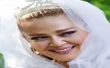 تیپ بهاره رهنما  در کنار خانواده فراهانی