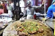 ضیافتی شاهانه در خیابان‌های پاکستان: پخت 110 کیلو کابلی پلو با گوشت در دیگ غول‌پیکر (ویدئو)