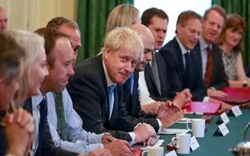 خانه تکانی در دولت انگلیس؛ جانسون چند وزیر را برکنار کرد
