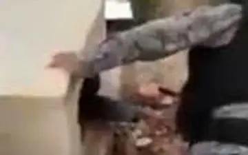 اقدام عجیب این پسر در مراسم خاکسپاری