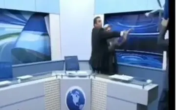 درگیری کارشناس با عوامل پشت صحنه برنامه زنده تلویزیونی+فیلم