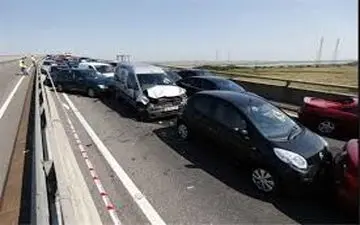  یک کشته و سه مجروح به دلیل تصادف زنجیره‌ای در زنجان