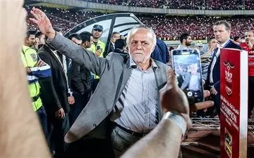 دوست دارم وحید گلِ دربی را بزند