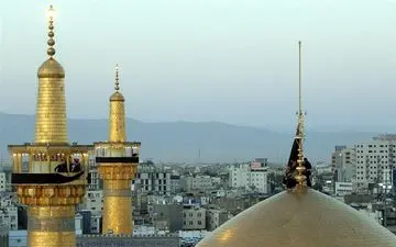 برگزاری آئین اذن عزای حضرت اباعبدالله(ع) در حرم رضوی؛ پرچم سیاه بر فراز گنبد رضوی