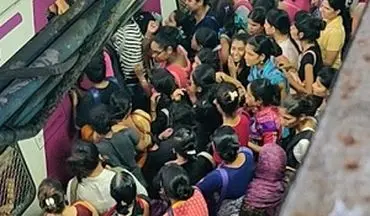 ازدحام باورنکردنی مردم در ایستگاه مترو بمبئی+فیلم