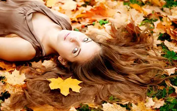 نکاتی برای مراقبت از مو در فصل پاییز؛ چگونه موهای خود را سالم نگه داریم؟
