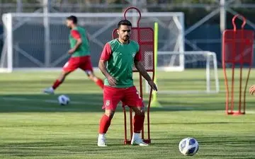 کریمی در تیم ملی را با لگد باز کن!